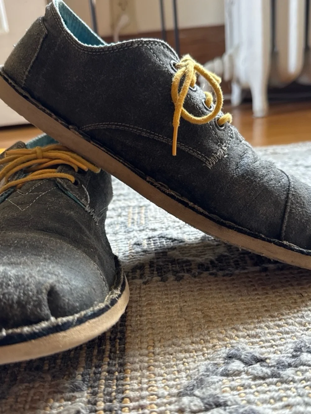 Toms gray brown